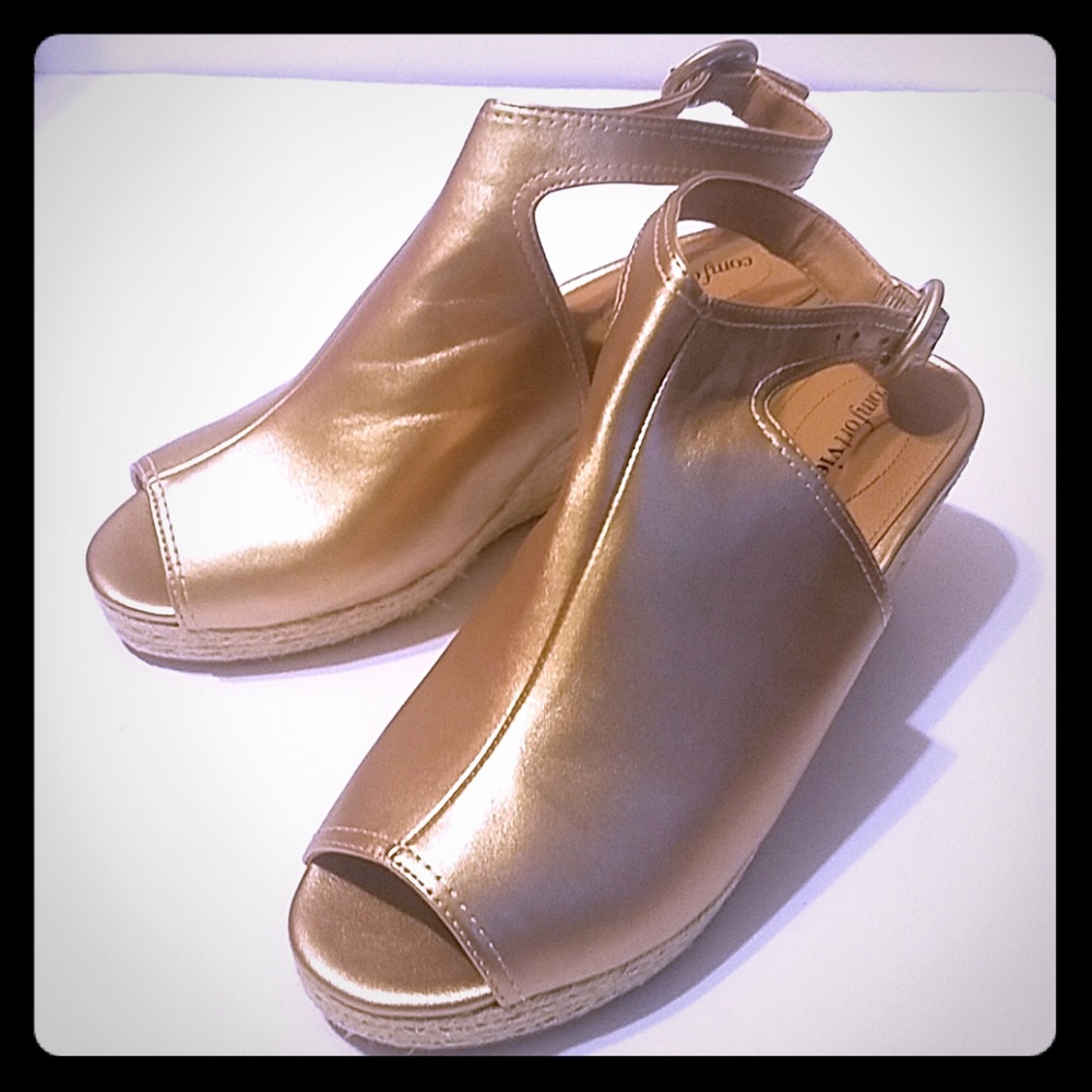 Comfortview gold peep toe wedge shoes